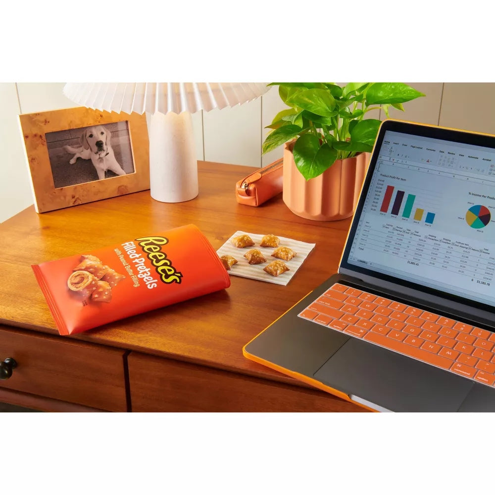 Reese's Filled Pretzels – Crunchy Pretzels with Creamy Peanut Butter Filling | 5 oz Bag